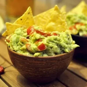 Guacamole con totopos