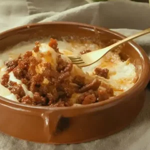 Queso fundido con chorizo